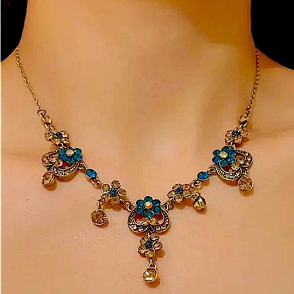 Medieval Vintage Love Flower Pendant Necklace Blue Sparkling Sapphire Stones